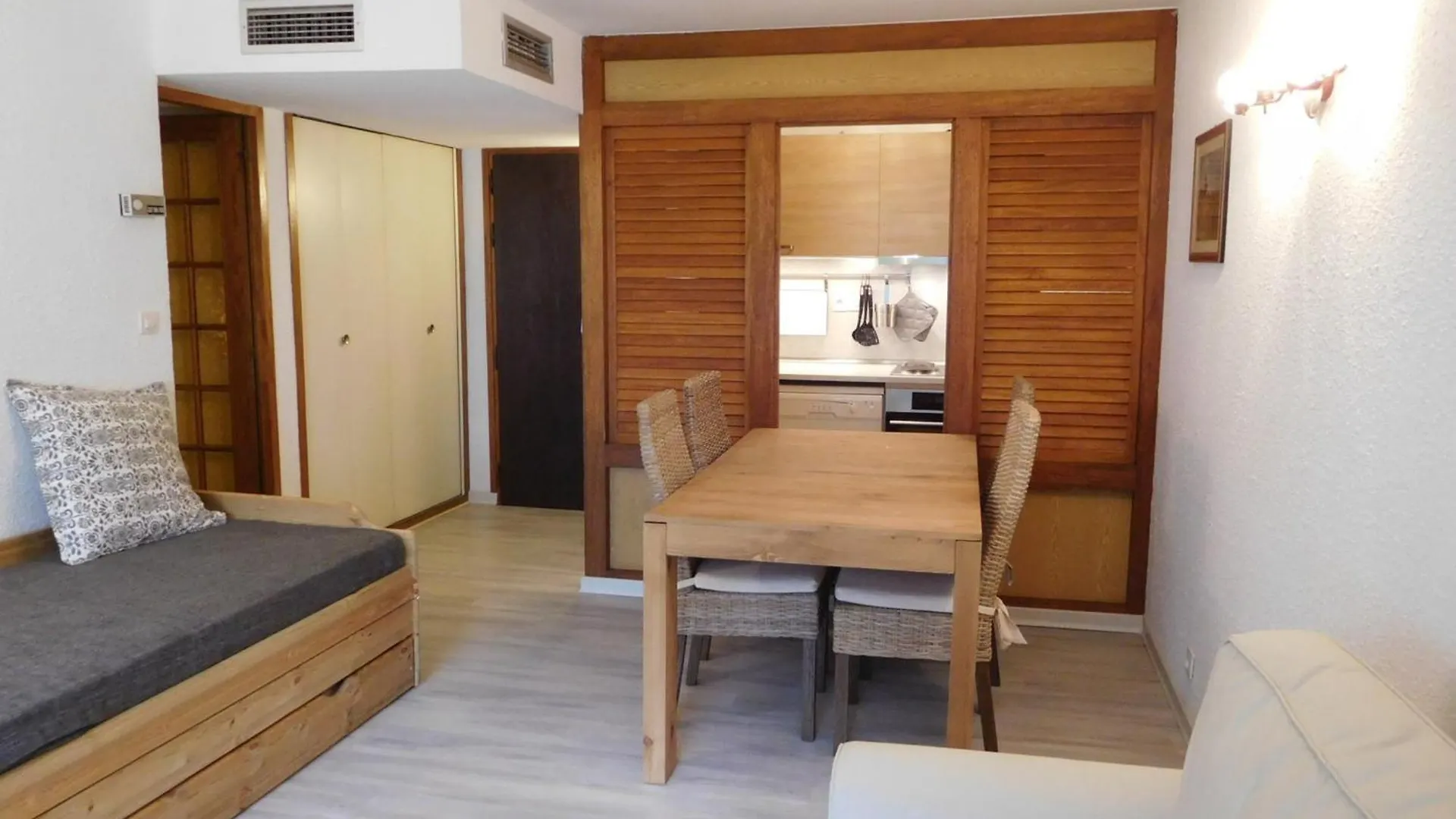 Bel Appartement 2 Pieces Avec Parking A Chamonix - Fr-1-517-39 0*,  France